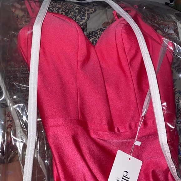 Ellie Wilde prom dress size 4 - Picture 6 of 7